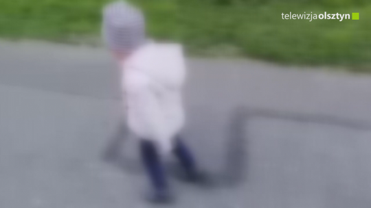 Półtoraroczne dziecko chodziło po mieście 