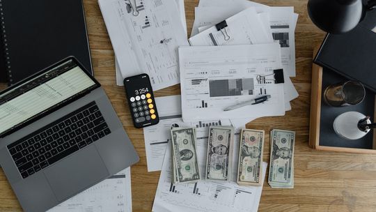 Porównywarka finansowa vs. tradycyjne sposoby wyboru ofert finansowych. Które rozwiązanie jest lepsze?