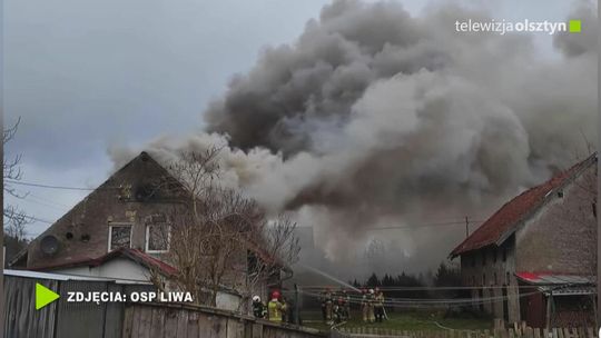 Pożar dachu na budynku wielorodzinnym w Miłomłynie