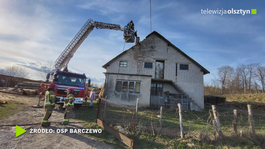 Pożar dachu w budynku mieszkalno – usługowym