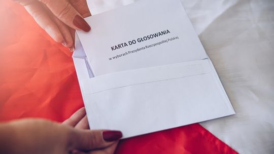 Prezes PiS przesuwa wybory samorządowe. Wójtowie i burmistrzowie porządzą dłużej [ARTYKUŁ]