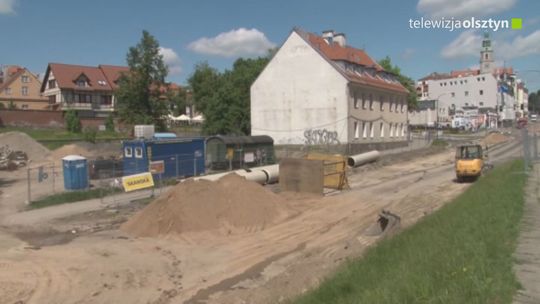 Problemy na budowie przy ul. Pieniężnego, utknęła ciężarówka
