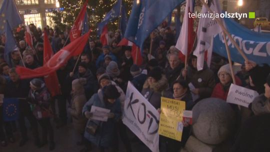 Przeciwnicy rządu ponownie spotkali się pod ratuszem 