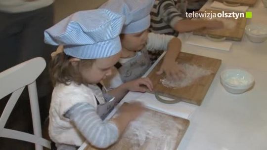 Przedszkolaki uczyły się piec chleb 