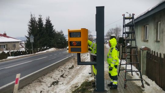 Przy drogach stanie 247 nowych fotoradarów. „Łapią” 32 auta jednocześnie [ARTYKUŁ]