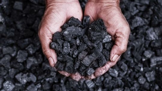 Rząd chce zatrzymać rosyjski węgiel. Dla wielu osób oznacza to większe wydatki [ARTYKUŁ]
