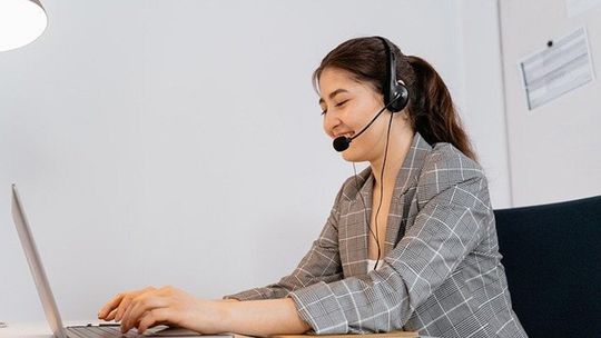 Skuteczny telemarketing – techniki efektywnego sprzedawania przez telefon