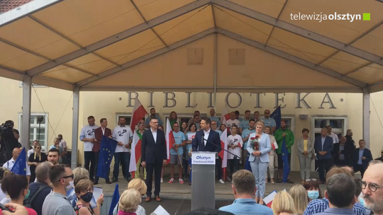 Spotkanie z Rafałem Trzaskowskim na scenie staromiejskiej w Olsztynie