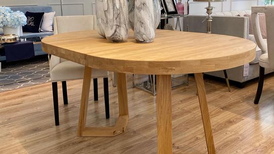 Stoły drewniane - podstawa domowej harmonii i elegancji