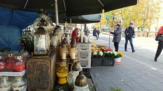 Strachy na lachy, czy jednak drożyzna? Sprawdzamy ceny zniczy [ARTYKUŁ]