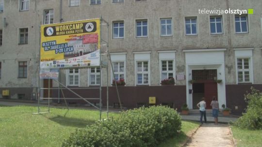 Studenci UWM za darmo remontują dom dla samotnych matek