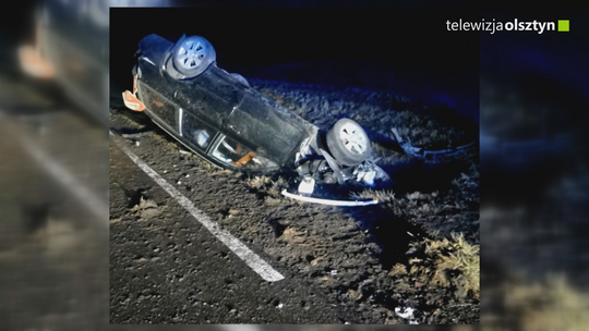 Subaru doszczętnie zniszczone po próbie uniknięcia zderzenia z sarną. 