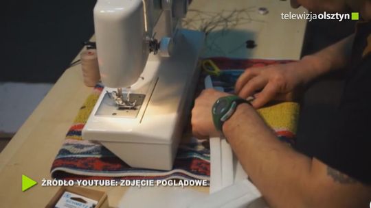 Szycie maseczek za więziennym murem