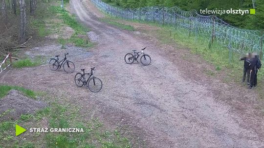 Turyści z Niemiec na pasie drogi granicznej