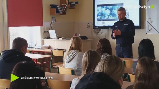 Uczniowie LO w Górowie Iławeckim rozmawiali z asp. Tomaszem Markowskim