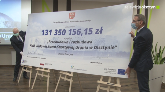 Uroczyste podpisanie czeku na przebudowę Uranii 