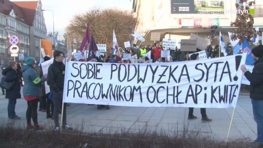 Urzędnicy liczą na większe podwyżki