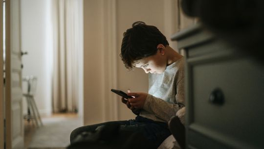 Uwodzenie przez internet. Dzieci online na celowniku (nie tylko) pedofilów