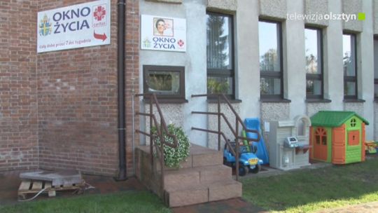 W oknie życia w Olsztynie znaleziono dwoje dzieci