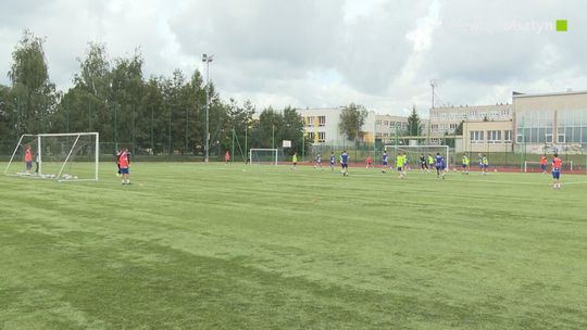 Wakacyjne zajęcia sportowe na olsztyńskich boiskach