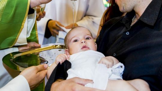 Ważna decyzja w polskim Kościele. Żonaci mężczyźni będą mogli udzielać sakramentu [ARTYKUŁ]