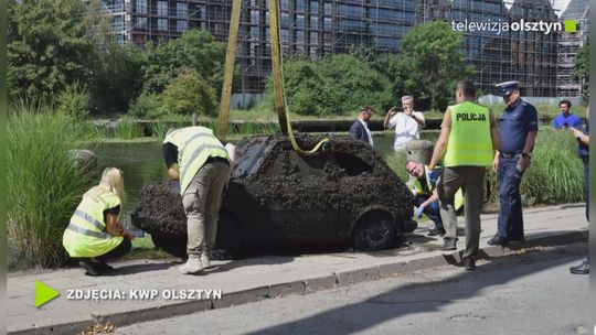 Wraki pojazdów wydobyte z rzeki Elbląg