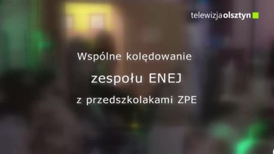 Wspólne kolędowanie zespołu ENEJ z przedszkolakami ZPE