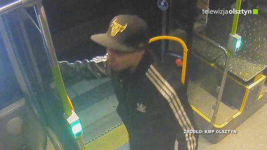 Wybił szybę w autobusie łokciem policja publikuje jego wizerunek