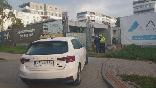 Zatarasował wjazd na budowę. Kierowca ukarany mandatem