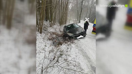 Zdarzenie drogowe z udziałem samochodu osobowego w Nikielkowie