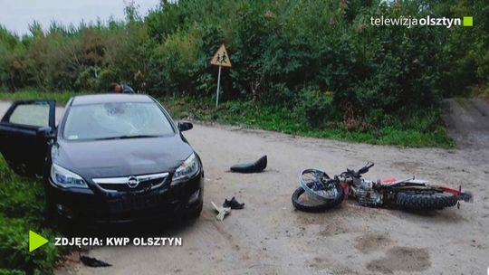 Zderzenie motoroweru z samochodem osobowym