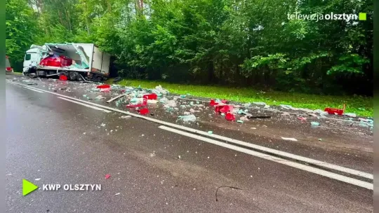 Zderzenie trzech pojazdów. Jedna osoba trafiła do szpitala
