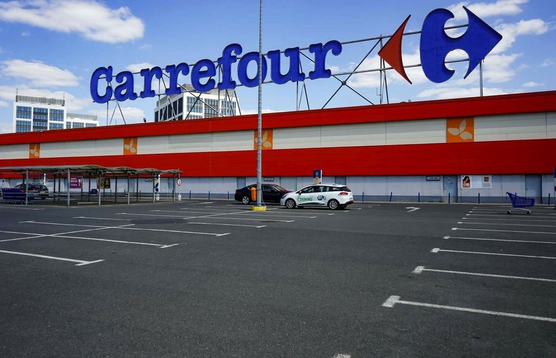 Carrefour Polska sprzedany. Kto przejmie sieć sklepów? [ARTYKUŁ]