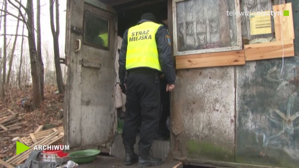 Łagodna zima nie powstrzymuje strażników miejskich przed niesieniem pomocy bezdomnym Łagodna zima nie powstrzymuje strażników miejskich przed niesieniem pomocy bezdomnym
