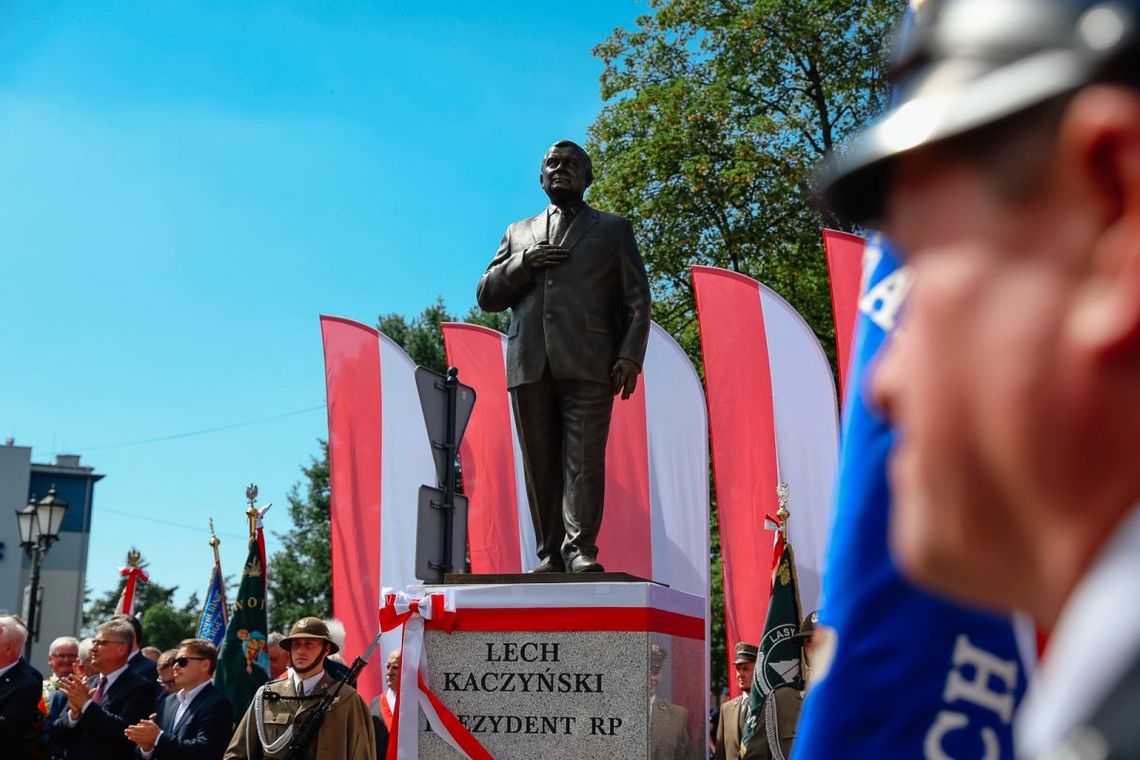 Nowy pomnik Lecha Kaczyńskiego jest samowolą budowlaną [ARTYKUŁ]