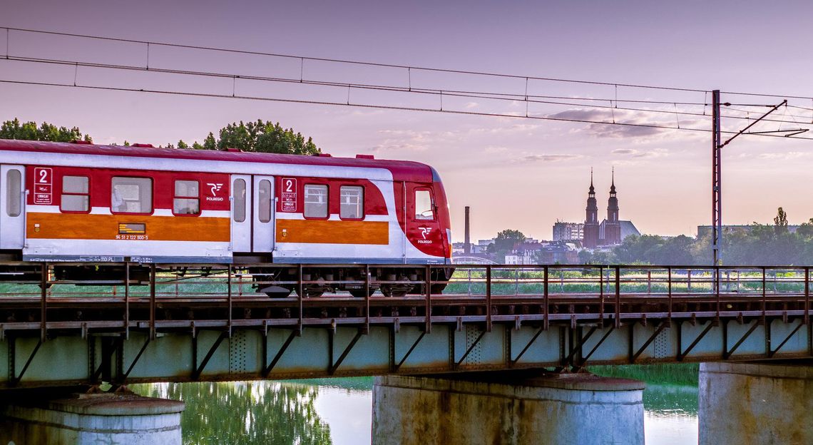 Zarząd dogadał się ze związkowcami. Nie będzie strajku na kolei [ARTYKUŁ]