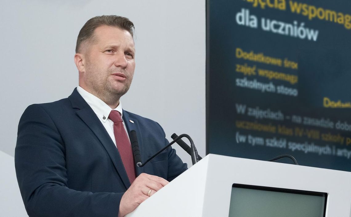 Zdalne nauczanie już od jutra. Znamy szczegóły Zdalne nauczanie już od jutra. Znamy szczegóły