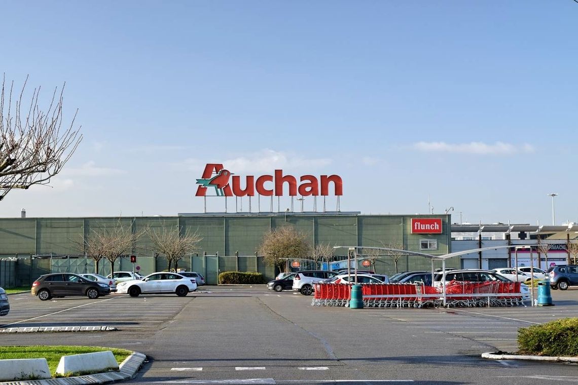 Znany artysta bojkotuje sklep Auchan. Pomagają mu internauci [ARTYKUŁ]